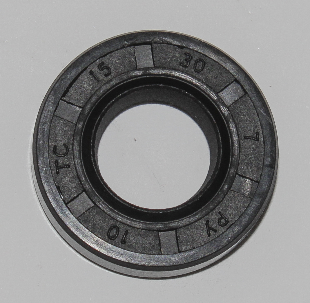 GB/T9877.1 Сальник 15х30х7. Чёрн. БТ 52.43.33 <br>(Артикул: 0802.180163)